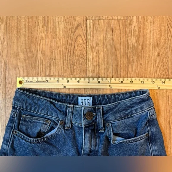 BDG Urban Outfitters Mom Jeans raw hem - Picture 5 of 9